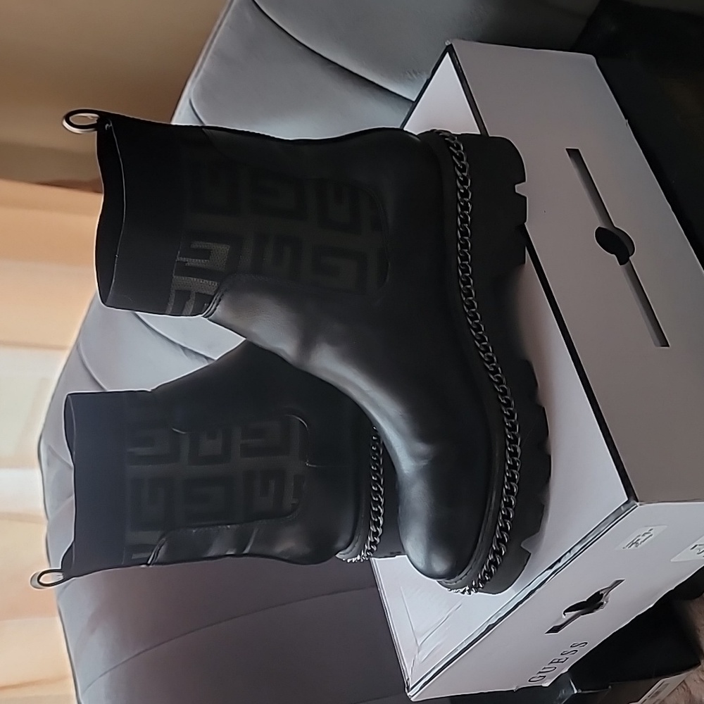 Guess boots